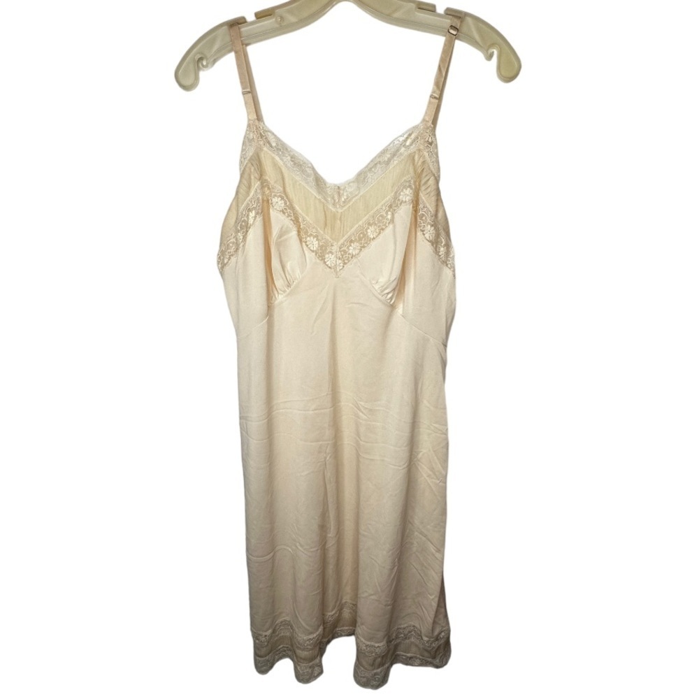 Vintage Vanity Fair Nylon Tricot Full‎ Slip